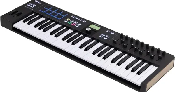 Di Tendenza ARTURIA KeyLab Essential Mk3 49 Black - TASTIERA MIDI / USB 49 TASTI NERA